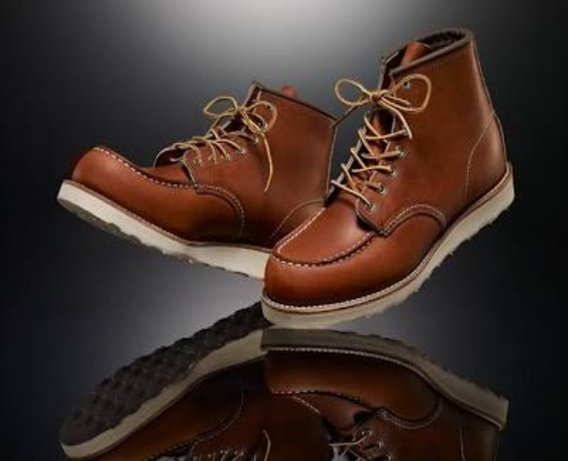 Red Wing Classic Work 875 Leather Moc Toe Boot – Premium Heritage Workwear, Oil-Resistant Outsole, Durable Goodyear Welt Construction